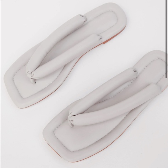 The Source Unknown Fossil Grey Foamy Strap Flip Flops - Picture 2 of 7